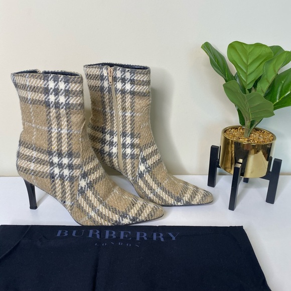 Burberry Shoes - Burberry wool booties